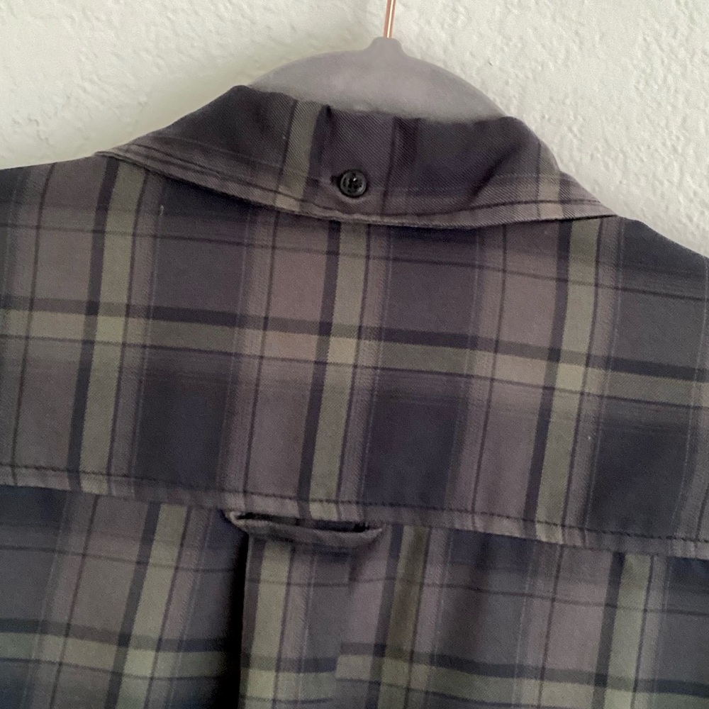 \Hurley\ Men’s Nike Dri-Fit Button Down - Picture 14 of 16